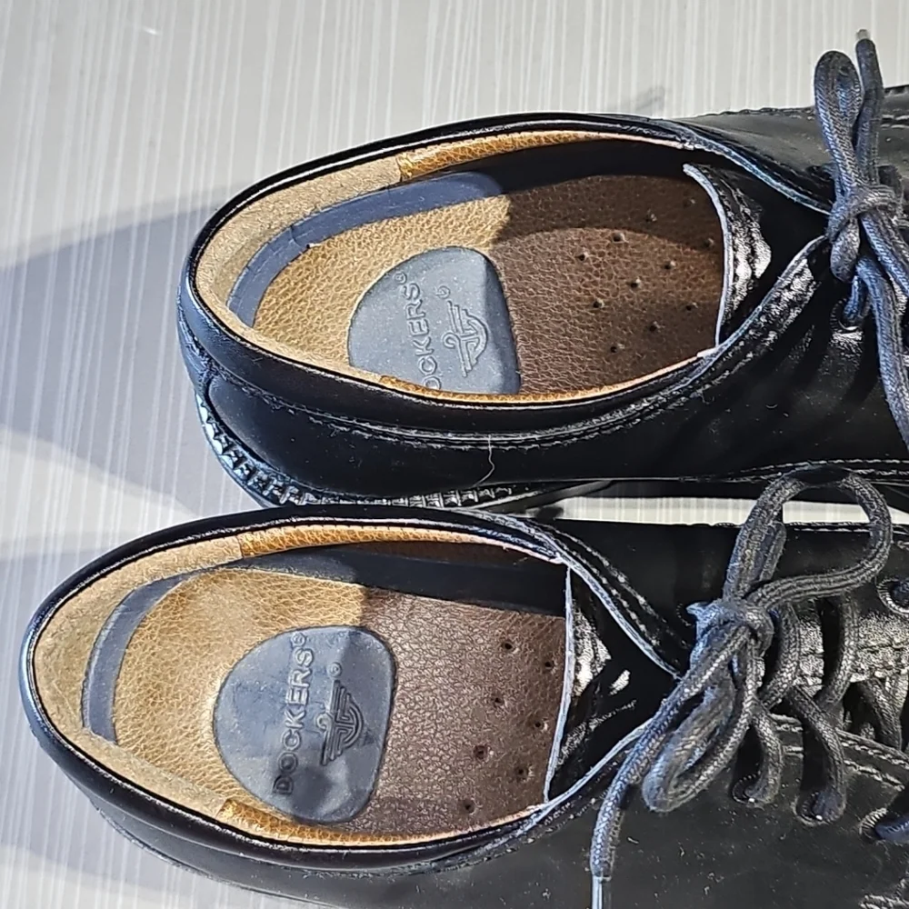 Dockers Gordon 90-2214 Mens 9M Black Oxfords & Lace Ups Cap Toe Shoes NWOT Cond.
